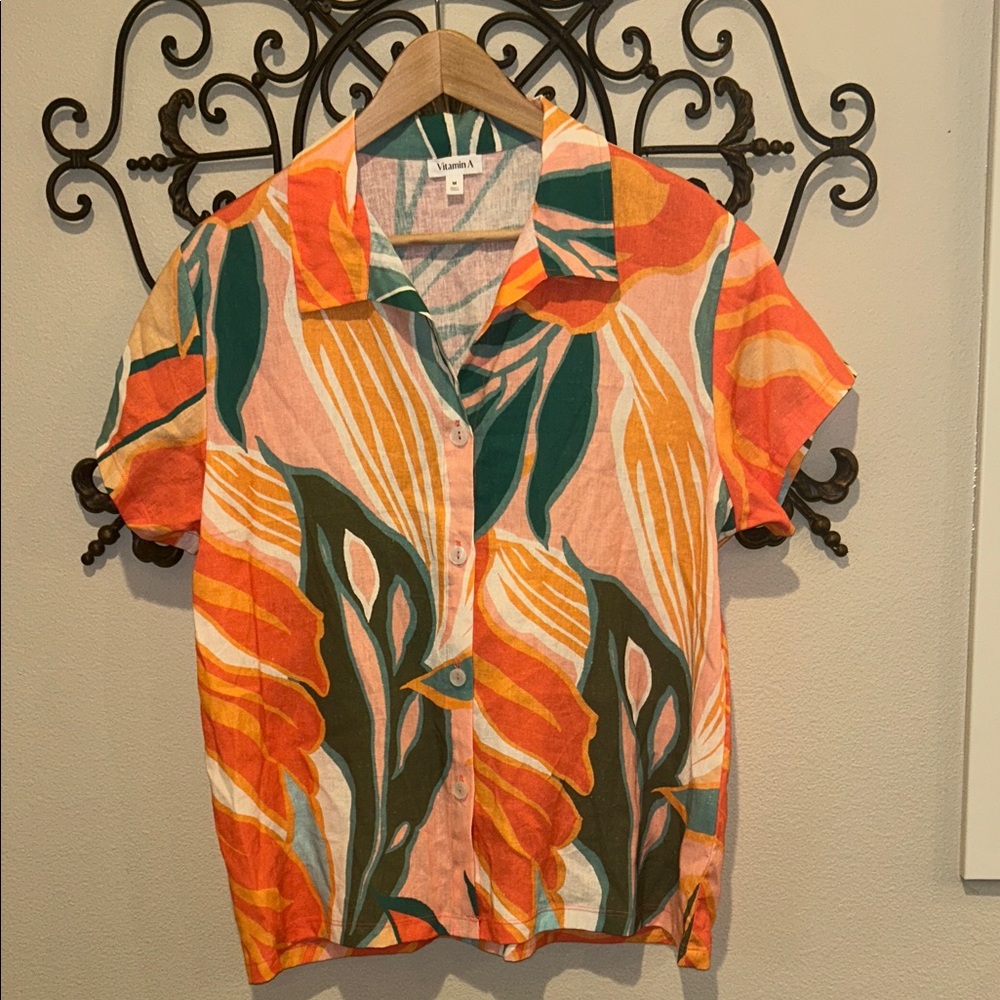 VITAMIN A LINEN BLEND BUTTON DOWN SHORT SLEEVE TOP SIZE MEDIUM